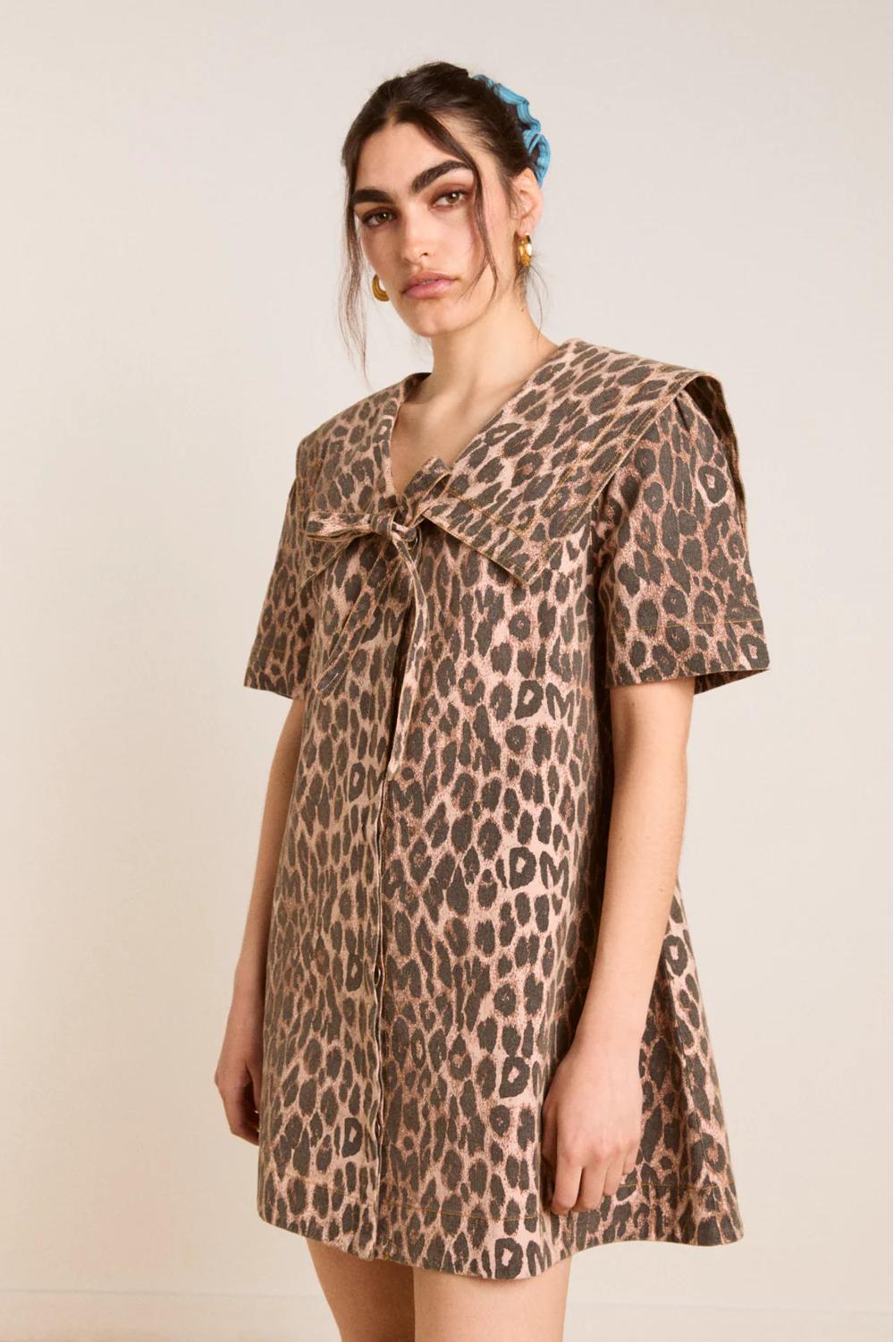 Leopard - Women's structured mini shift dress featuring an oversized collar with a tie-front detail, short sleeves, and an all-over leopard print.