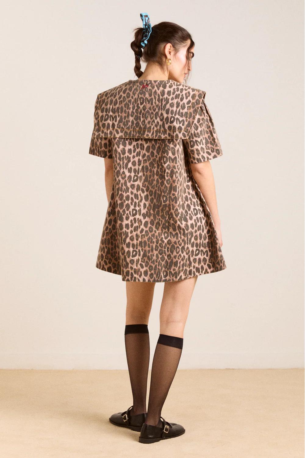 Leopard - Women's structured mini shift dress featuring an oversized collar with a tie-front detail, short sleeves, and an all-over leopard print.