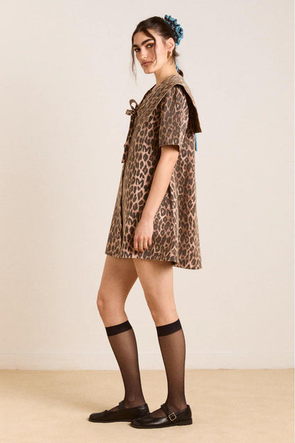 Leopard - Women's structured mini shift dress featuring an oversized collar with a tie-front detail, short sleeves, and an all-over leopard print.